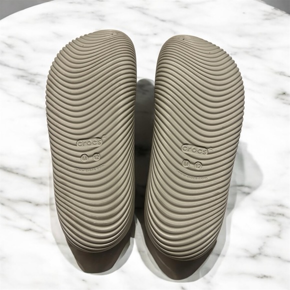 Crocs Cream Slip-On Clogs men’s size 12 new tags. - Picture 4 of 5